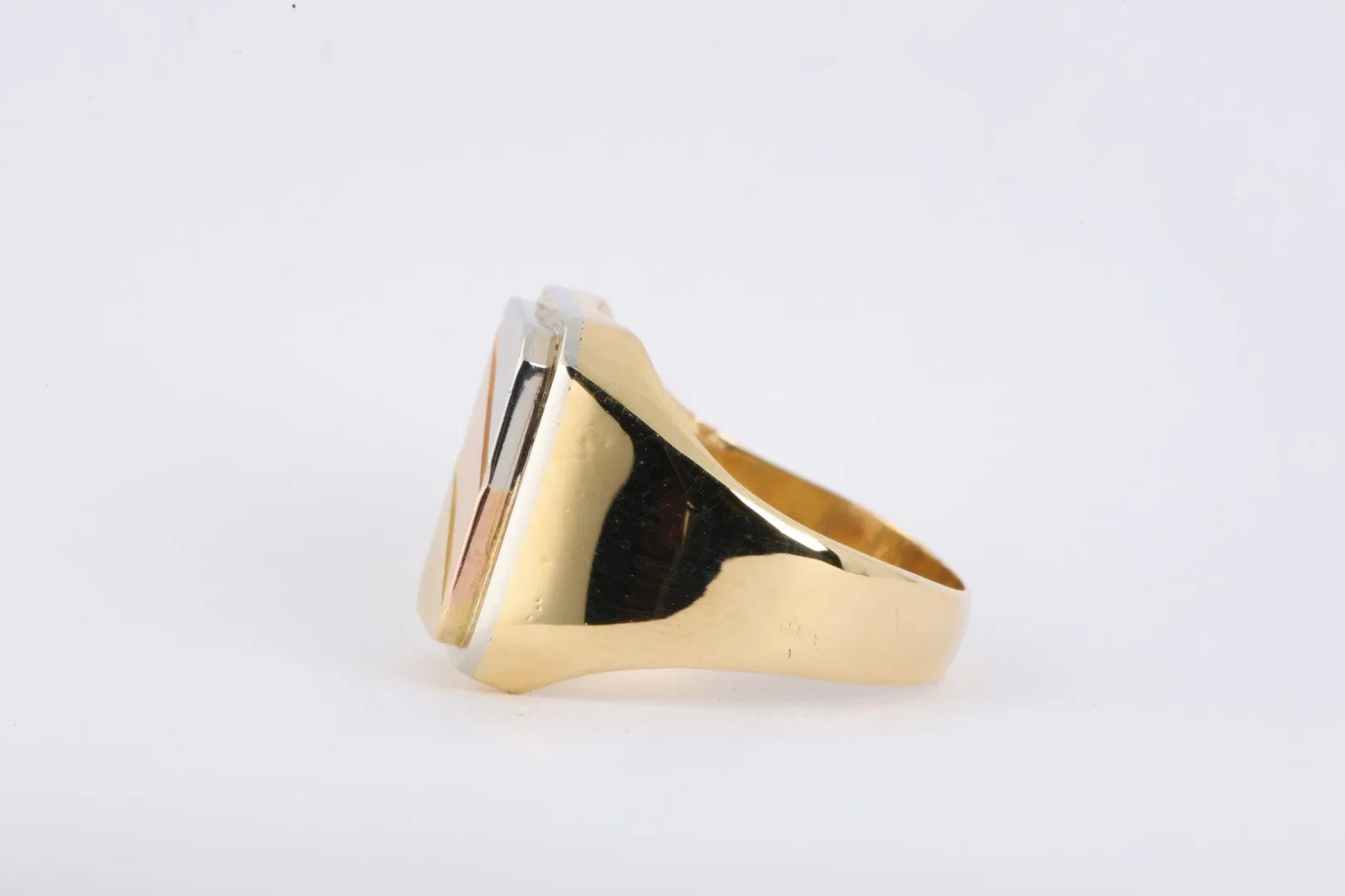 18k Tri-Tone Gold Ring Size 7.25 (7.52g.)