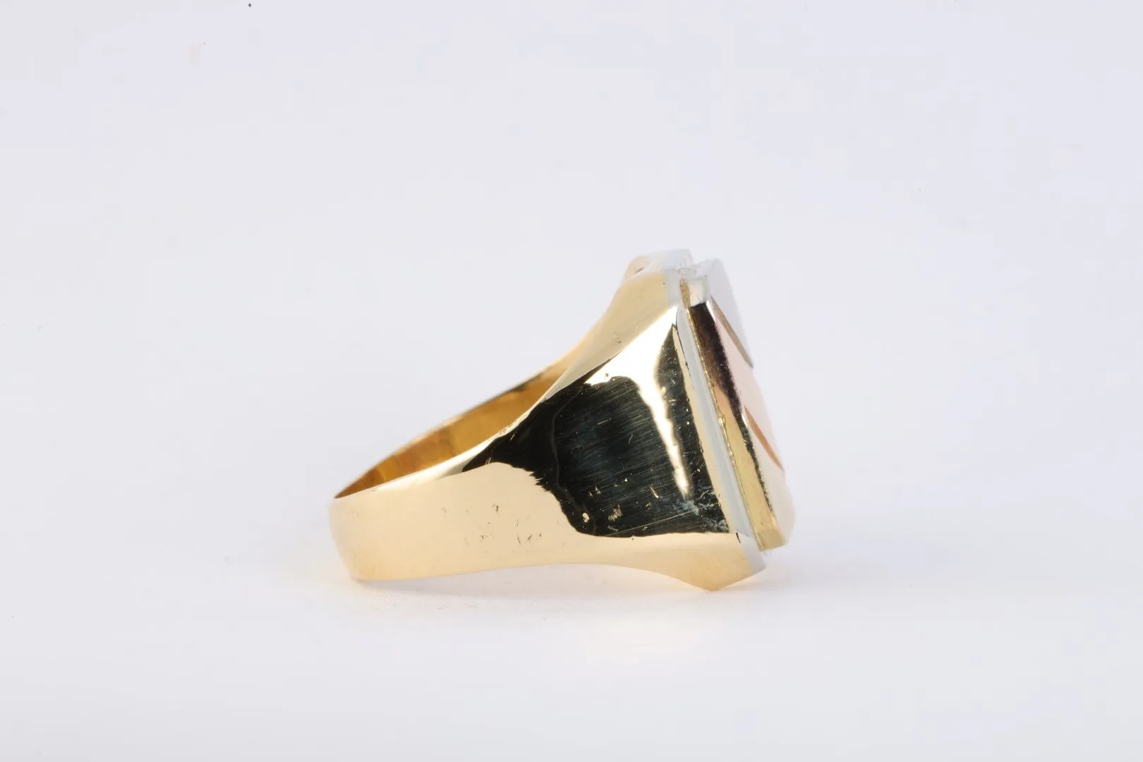 18k Tri-Tone Gold Ring Size 7.25 (7.52g.)