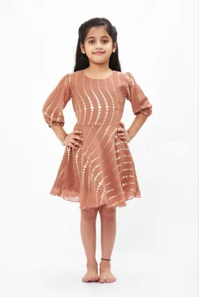 Elegant Brown Swirl Foil Dress: Chic Geometric Lines for Girls