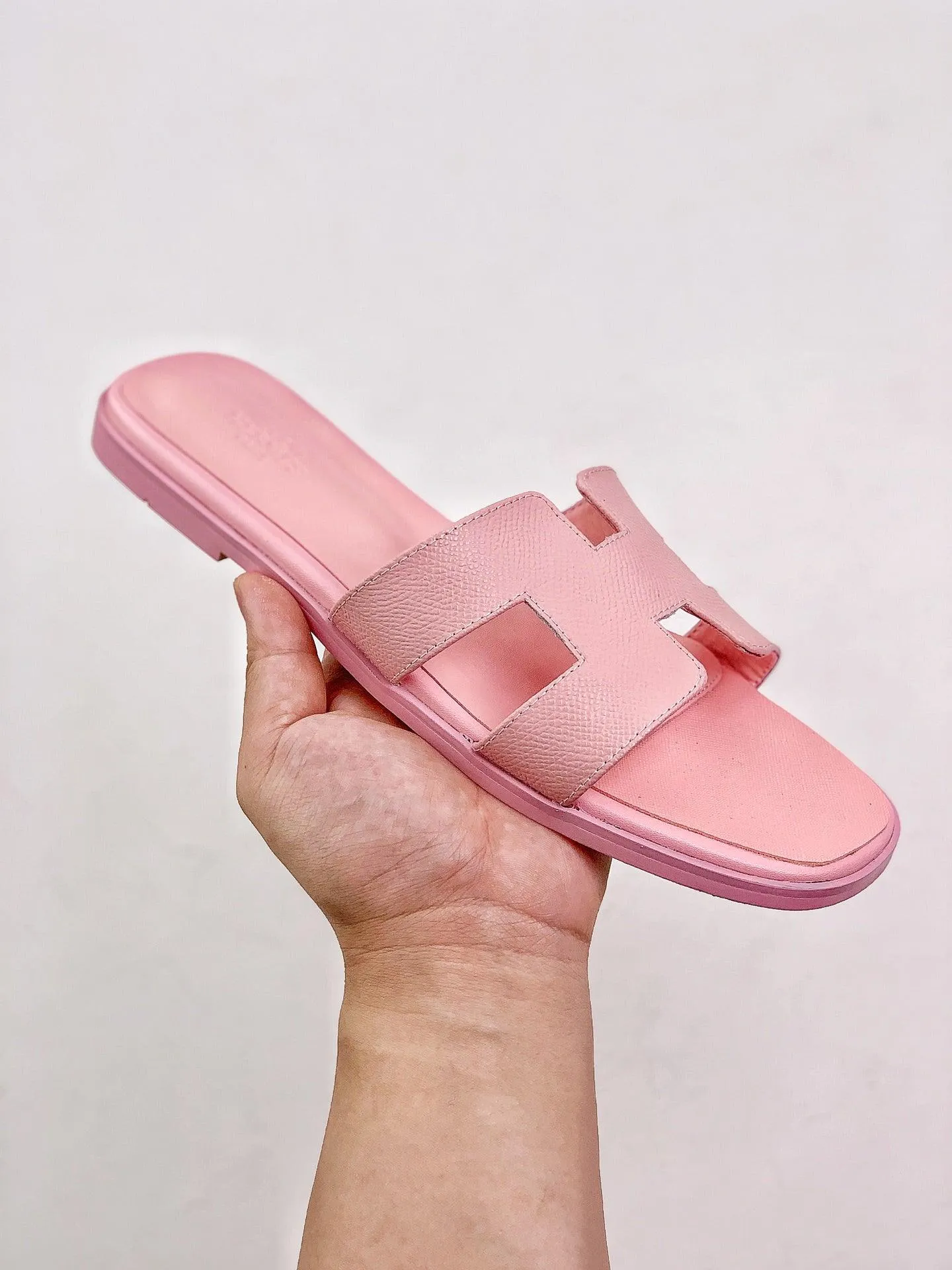 HERMES SLIPPERS *PINK*