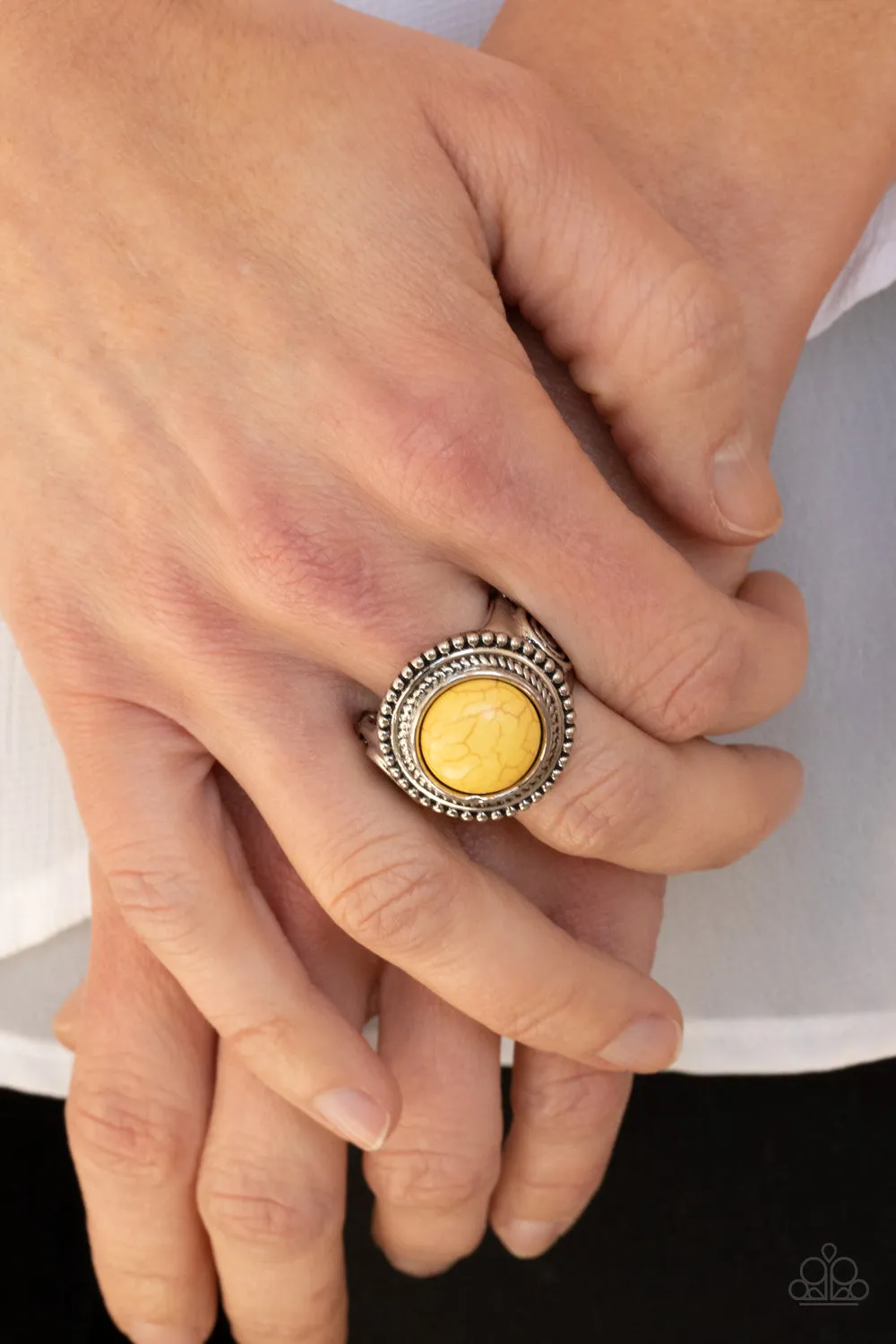 Paparazzi Evolutionary Essence - Yellow Ring